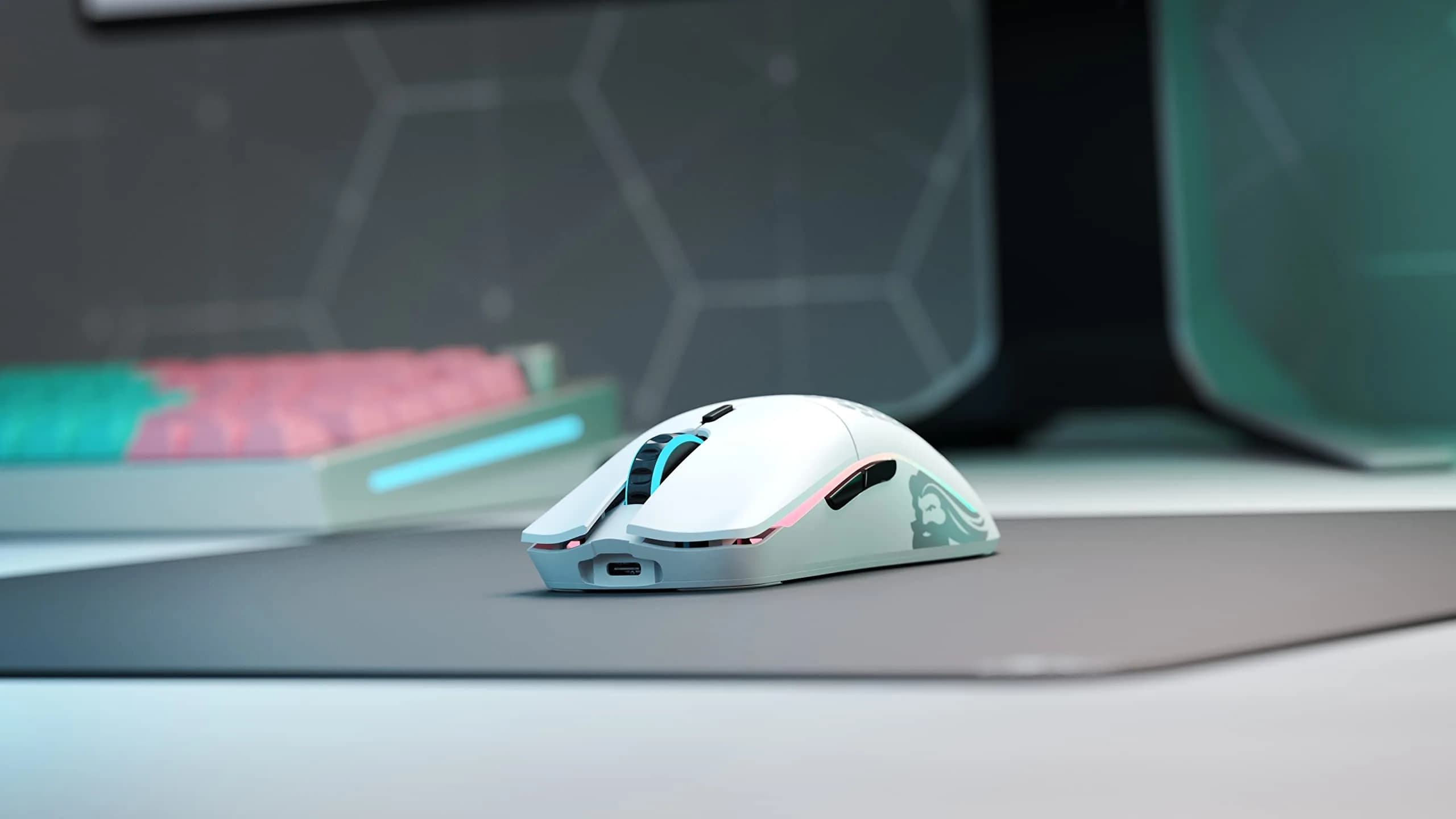 GLORIOUS Model O Wireless Gaming Mouse - 69g Honeycomb Design, RGB, Ambidextrous, 2.4GHz Wireless, 71 Hours Battery, Matte White - view 6