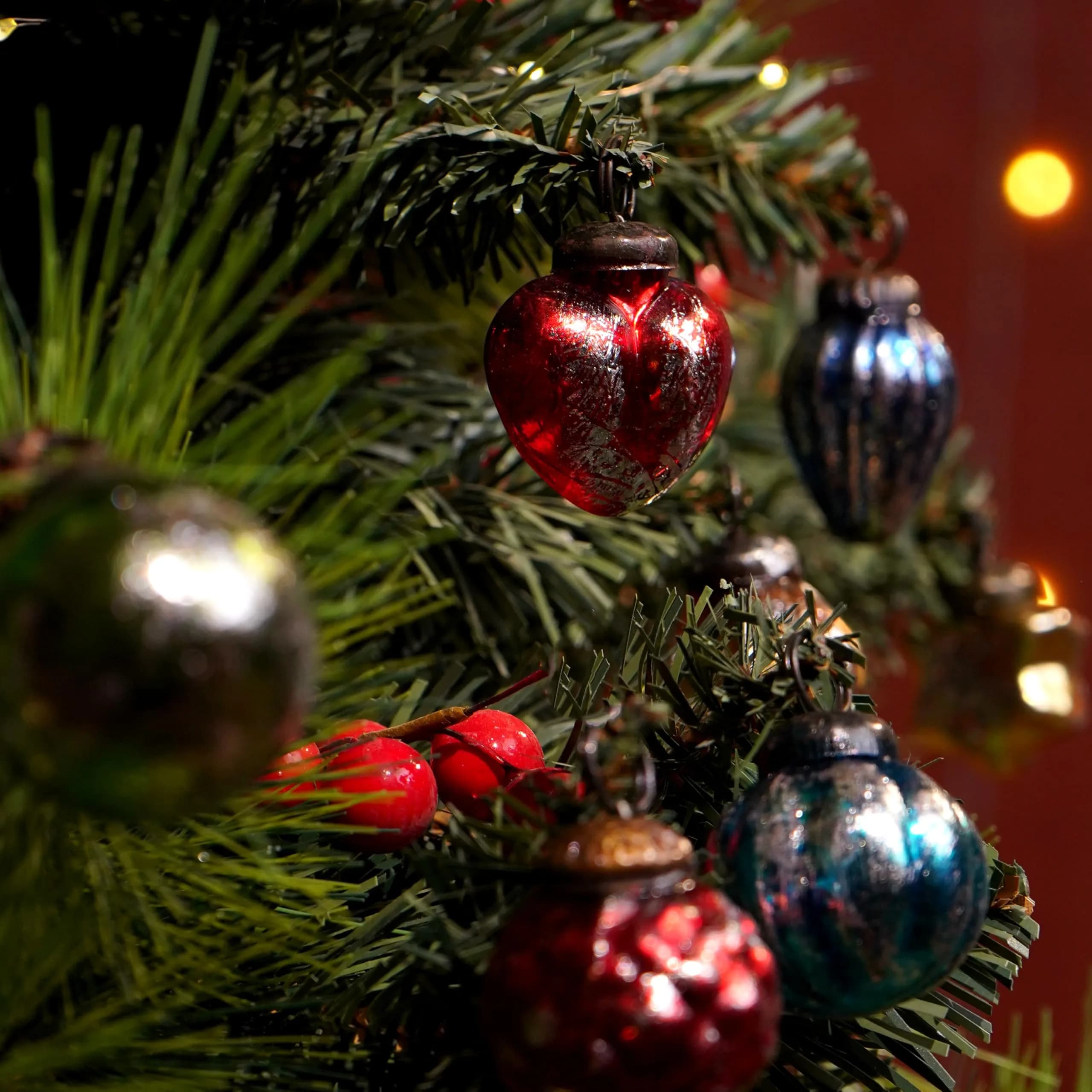 Indian Shelf Retro Distress Glass Christmas Tree Ornaments 25 Pieces (1.5 inches / 3.81 cm) - view 3