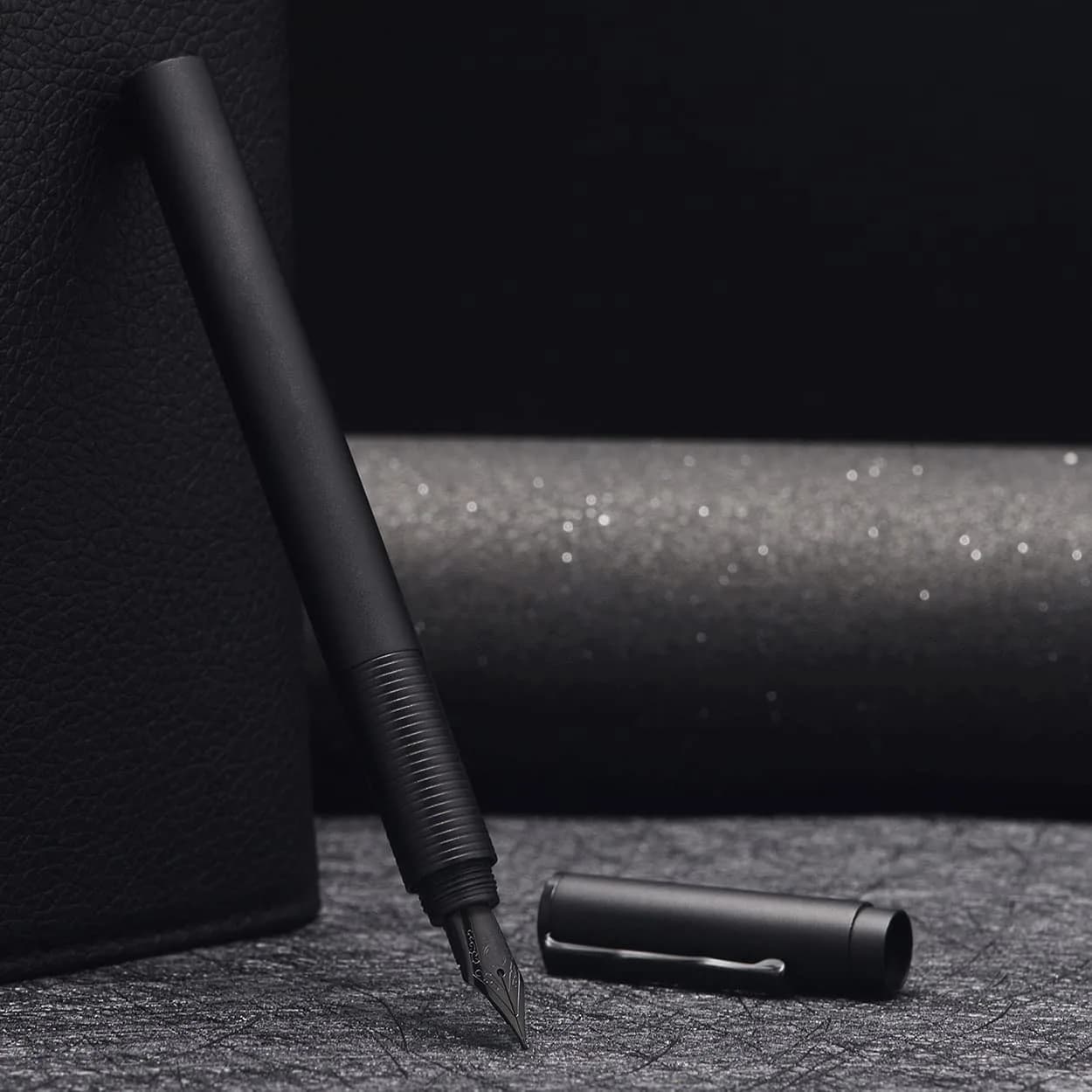 erofa H3 Fountain Pen in H3-Black with EF Nib and Bamboo Clip, Silver Aluminum Alloy - view 3