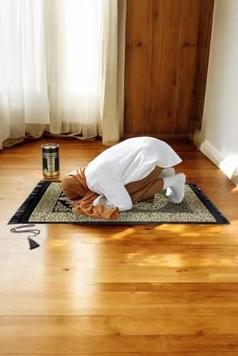 ihvan online Purple Prayer Rug with Beads - 117cm x 71cm (46" x 28") | Soft Taffeta Islamic Janamaz thumbnail 5