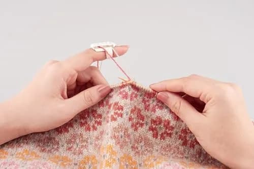 Clover Large Yarn Guide for Knitting & Crochet | White Plastic thumbnail 3