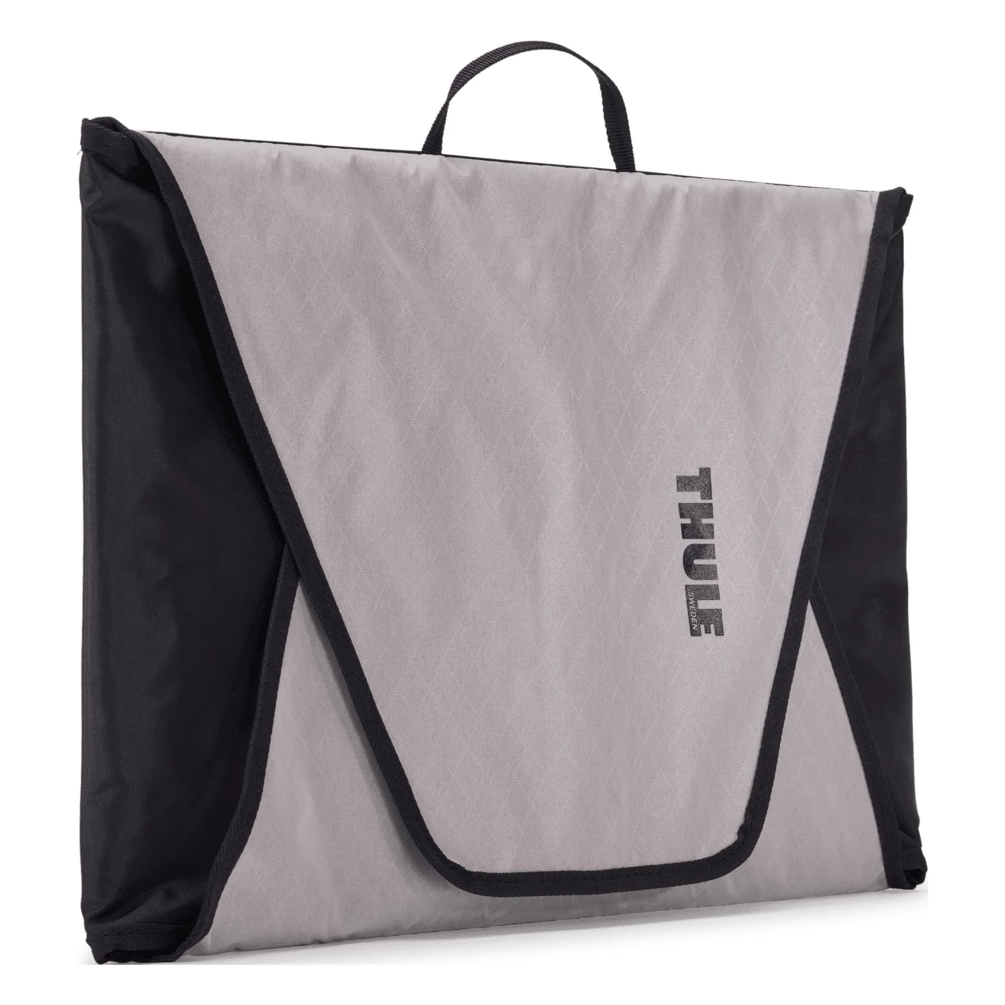 Thule Garment Folder | Maximize Packing Space & Minimize Wrinkles in Carry-On (70-120 chars) - main product image