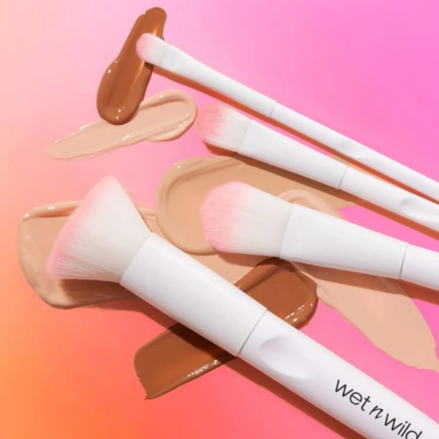 wet n wild New Powder Brush | Flawless Powder Application, Vegan Polymax Fibers, Comfortable Grip - view 2