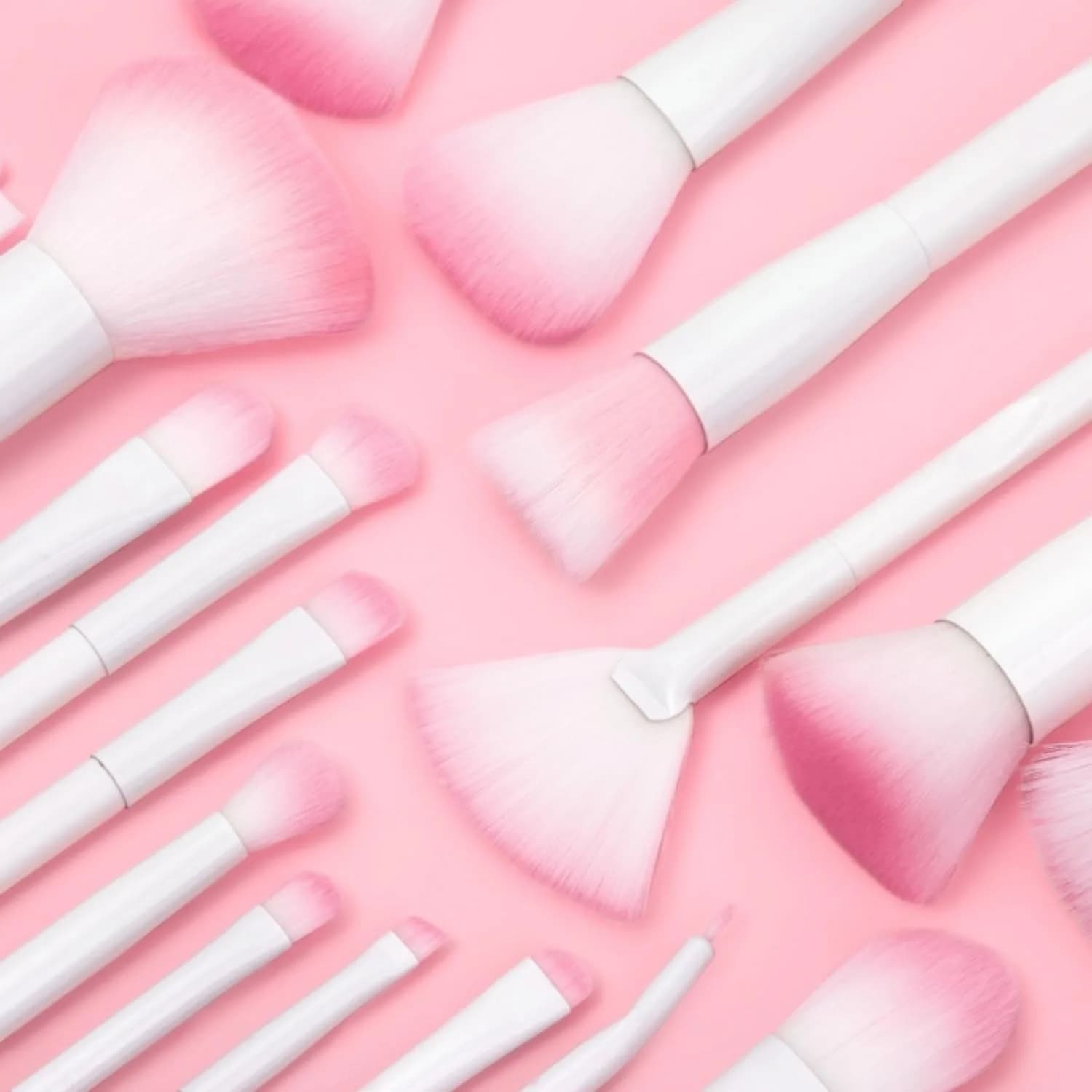 wet n wild New Powder Brush | Flawless Powder Application, Vegan Polymax Fibers, Comfortable Grip - view 4