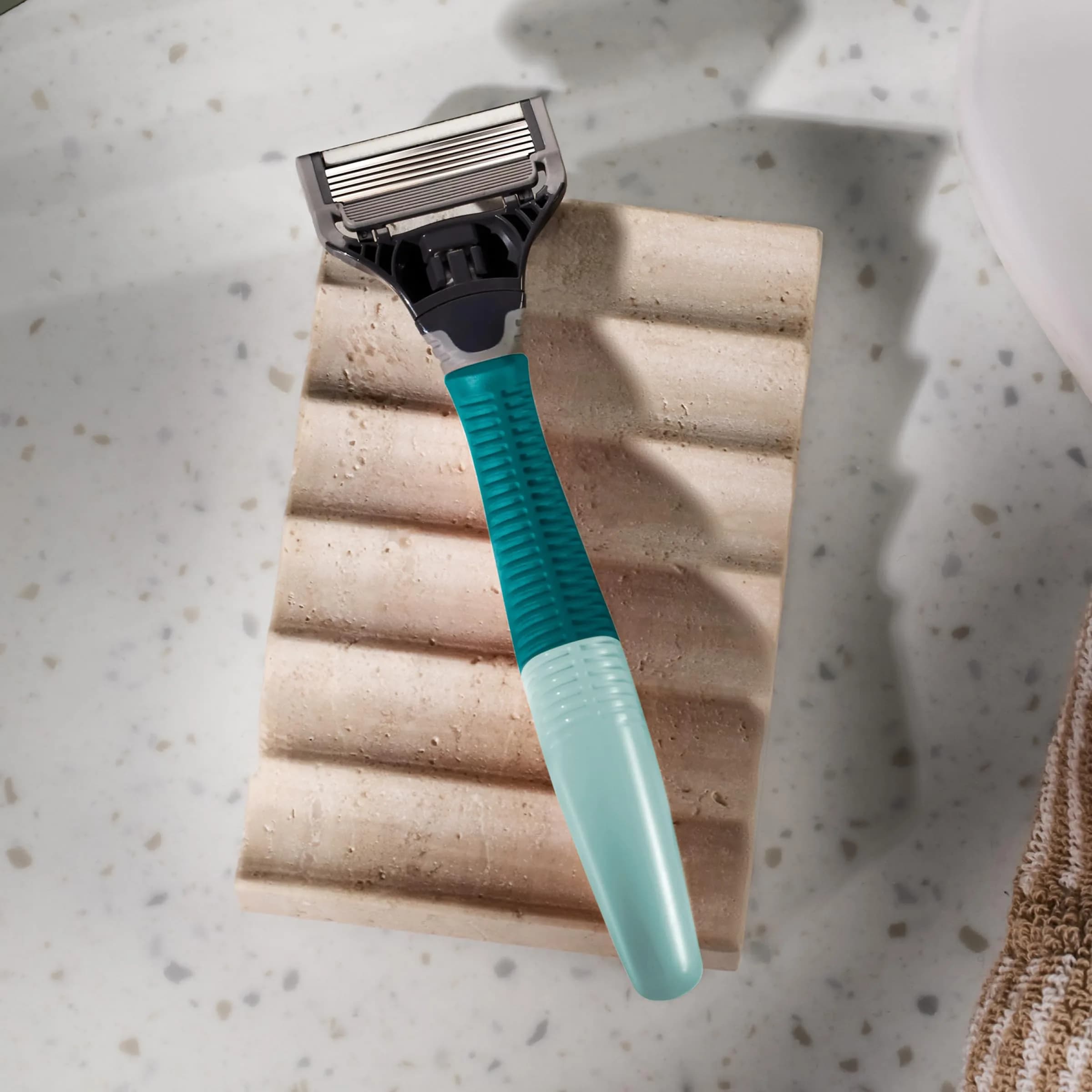 Harry's Sage Shaving Kit for Men - Winston Handle & 3 German-Engineered Blade Refills - view 3