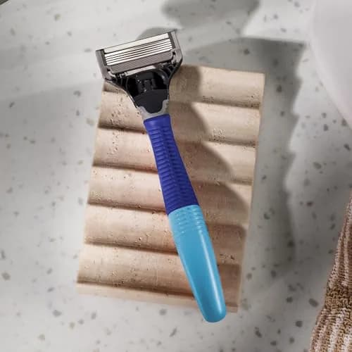 Harry's Original Shaving Kit for Men - Ocean Blue Handle with 3 German-Engineered 5-Blade Refills | Close Shave thumbnail 3