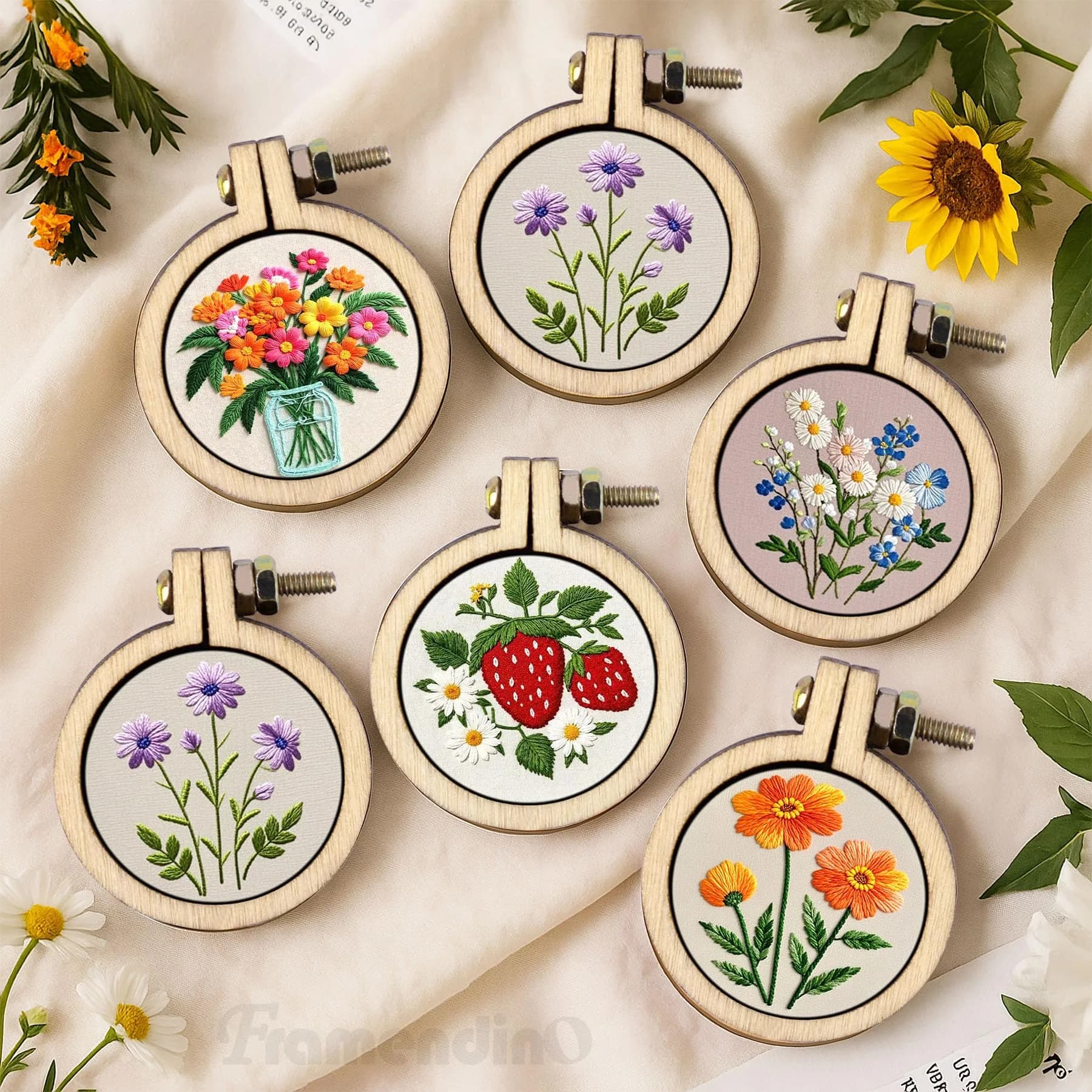 Framendino Mini Embroidery Hoops Wood Round Cross Stitch for Crafts Jewelry 20 Pack (2.9 cm / 2.5 cm) - view 7