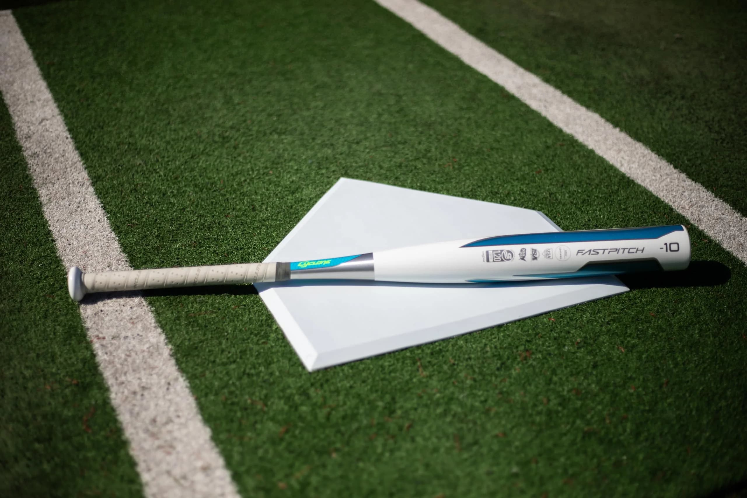 Easton Cyclone Fastpitch Softball Bat -10 | 29 inch (73.66 cm) - view 4