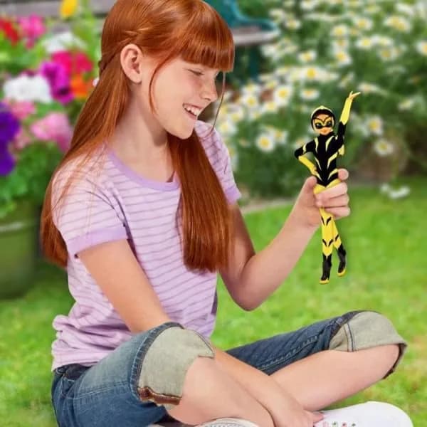 Bandai Miraculous Ladybug & Cat Noir Vesperia Doll 26cm | Articulated Zoe Superhero Figurine with Accessories thumbnail 2