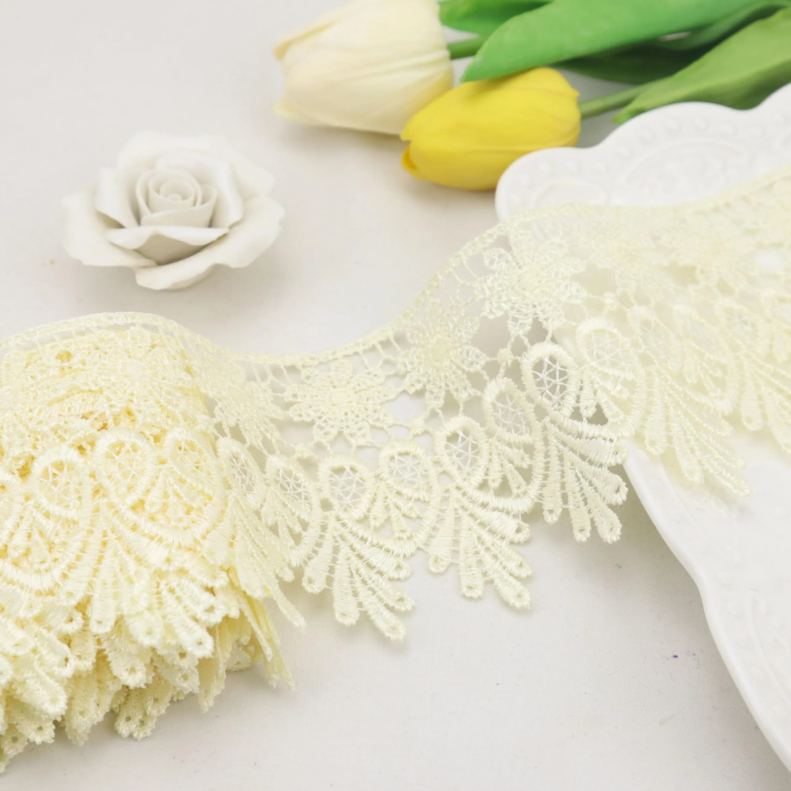 AIETSYEI Burgundy Lace Trim 8.9 cm (3.5 Inch) Wide Venise Lace Ribbon | Embroidered Edge Trim for Sewing DIY Crafts — beige lace trim