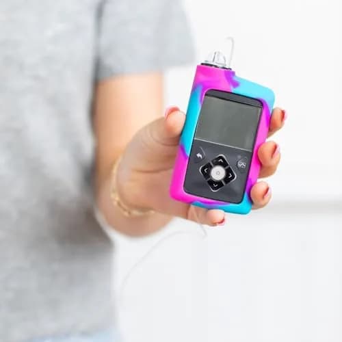 Sugar Medical Silicone Protective Insulin Pump Cover for Medtronic MiniMed 630G/640G/670G/770G, Pink/Purple/Blue (1-Pack) thumbnail 3