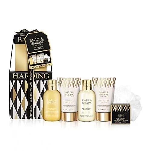 Baylis & Harding Sweet Mandarin & Grapefruit Luxury Pamper Present Gift Set for Women | 100ml (3.3 fl oz) Body Wash, 100ml (3.3 fl oz) Bath Bubbles, 50ml (1.6 fl oz) Lotion, 50ml (1.6 fl oz) Hand Cream, 25g Epsom Salts thumbnail 1
