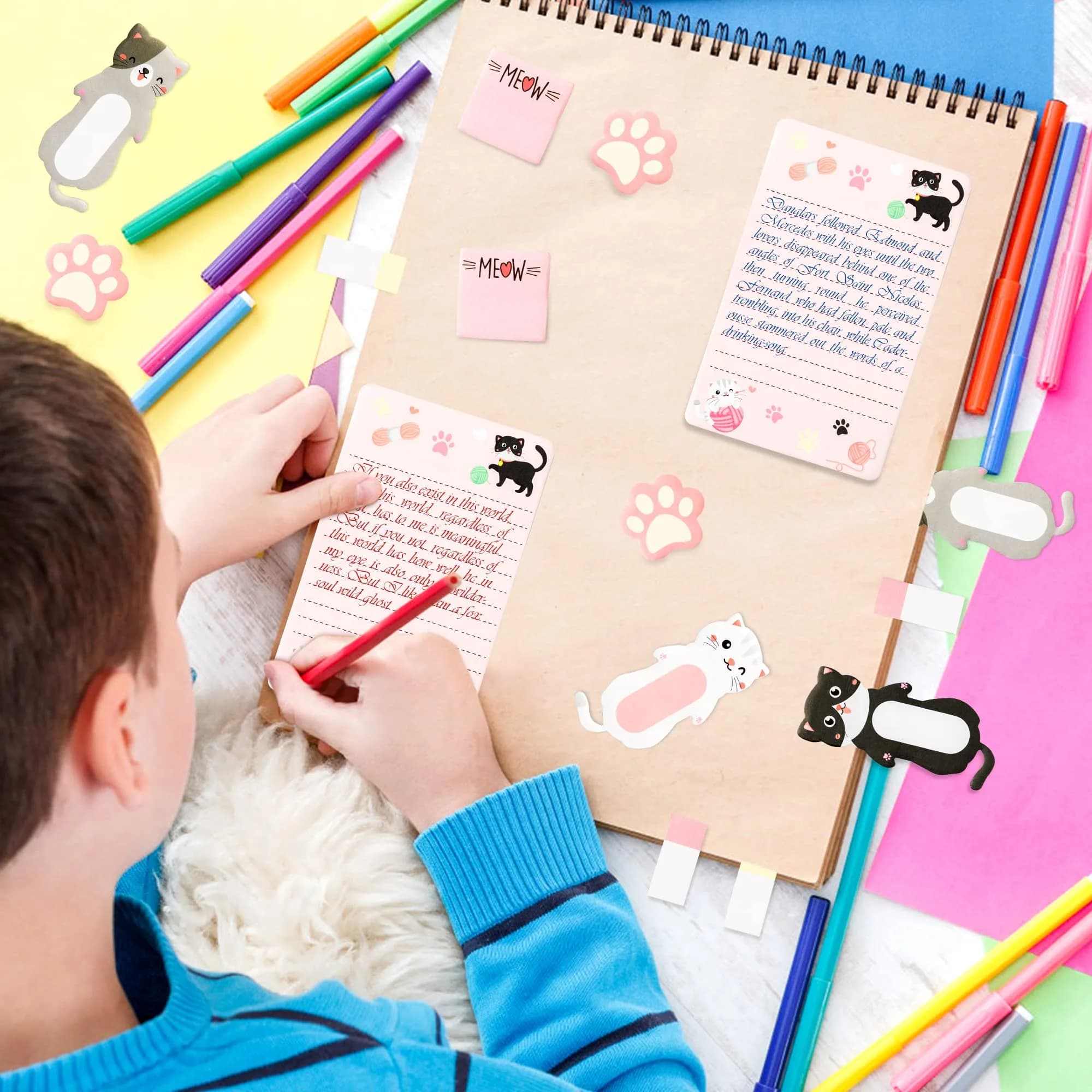 Xqumoi Cat Sticky Notes Set with Paw Shaped Tabs, 550 Sheets | Cute Animal Memo Pads for Back to School - view 3