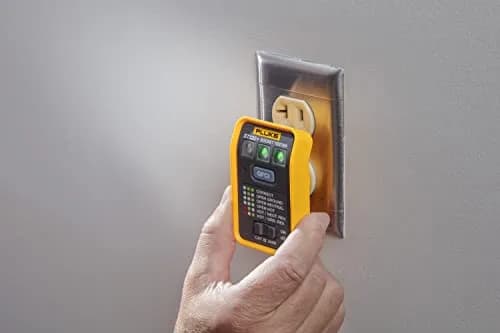 Fluke ST120+ GFCI Socket Tester with Audible Beeper & LEDs | Cat III 300V Rated thumbnail 4
