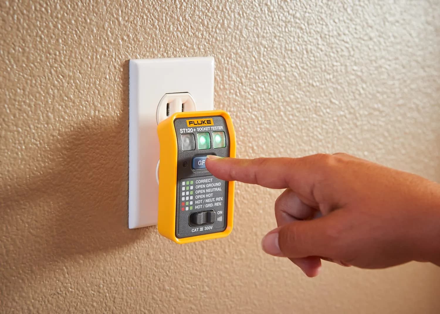 Fluke ST120+ GFCI Socket Tester with Audible Beeper & LEDs | Cat III 300V Rated - view 6