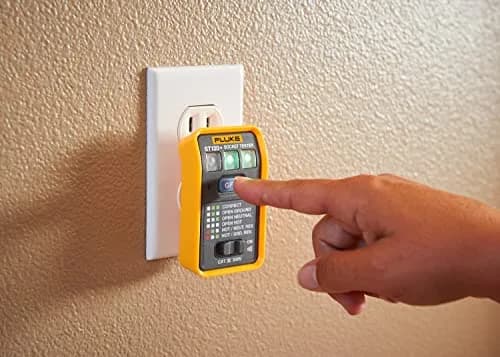 Fluke ST120+ GFCI Socket Tester with Audible Beeper & LEDs | Cat III 300V Rated thumbnail 6