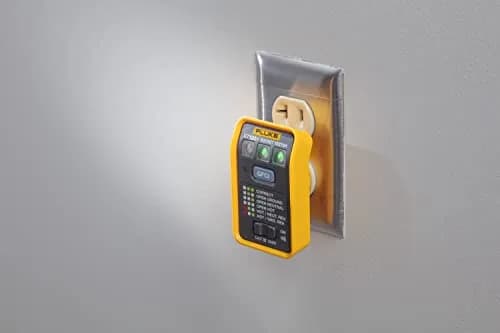 Fluke ST120+ GFCI Socket Tester with Audible Beeper & LEDs | Cat III 300V Rated thumbnail 3