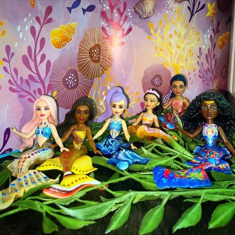 Mattel Disney Princess Toys, The Little Mermaid Ariel & Sisters Small Doll Set, Collection of 7 Mermaid Dolls, Inspired by the Movie | Poseable, Collectible, Family Fun thumbnail 9