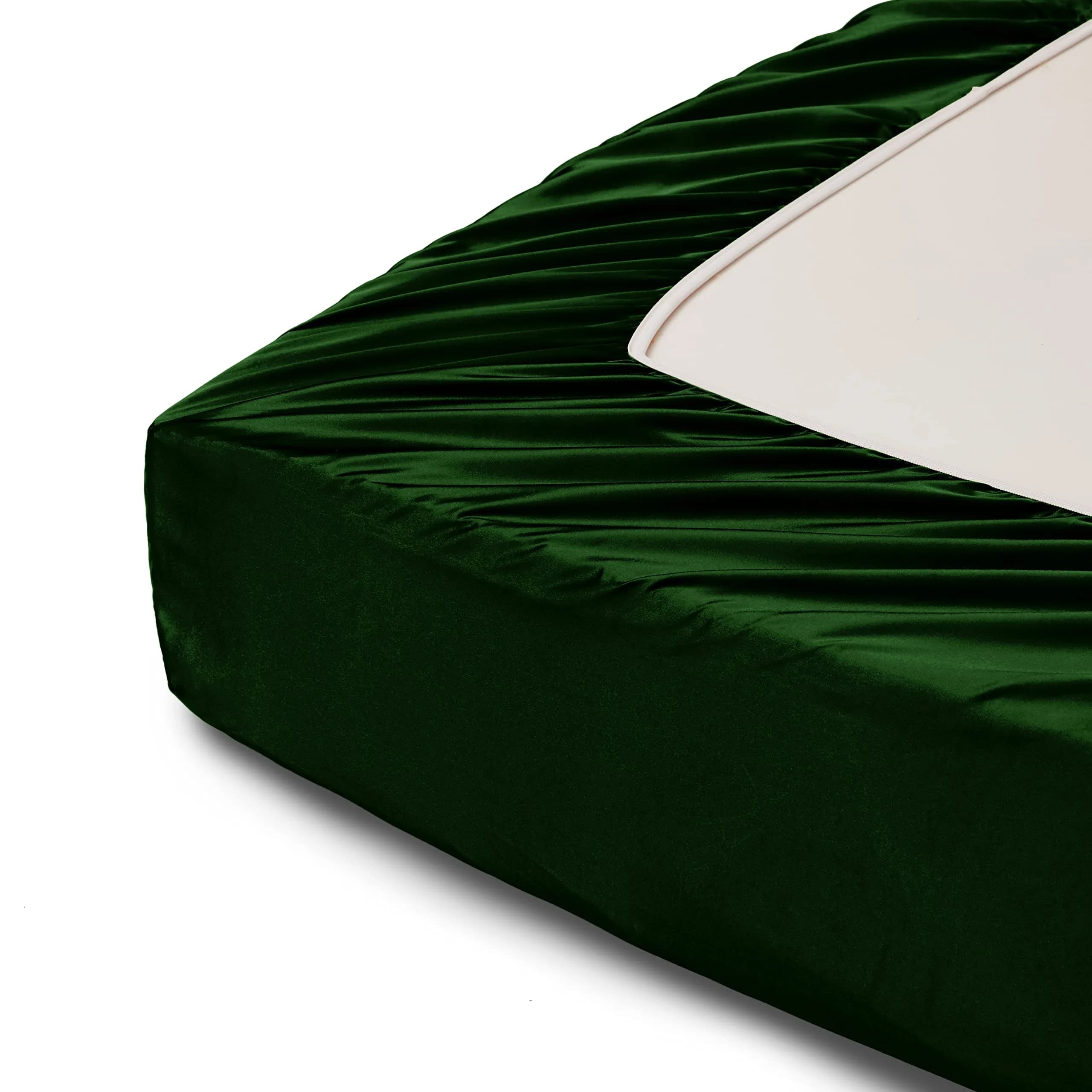 Horbaunal 6 Piece Queen Satin Sheet Set Emerald Green | 203cm x 152cm (80" x 60") + 4 Pillowcases 51cm x 76cm (20" x 30") - view 8