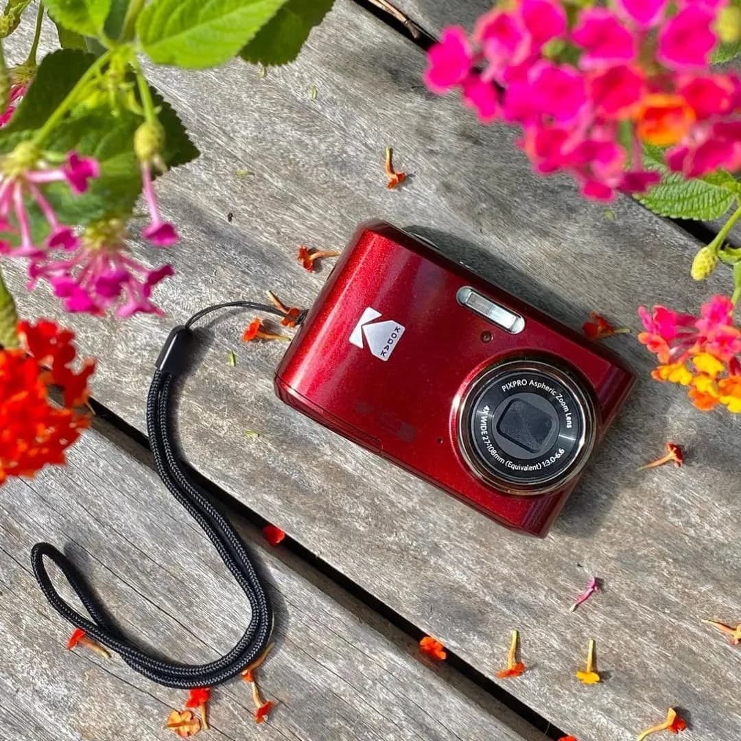 KODAK PIXPRO FZ45 Red Compact Digital Camera - 16MP, 4X Optical Zoom, Easy Point-and-Shoot - view 2