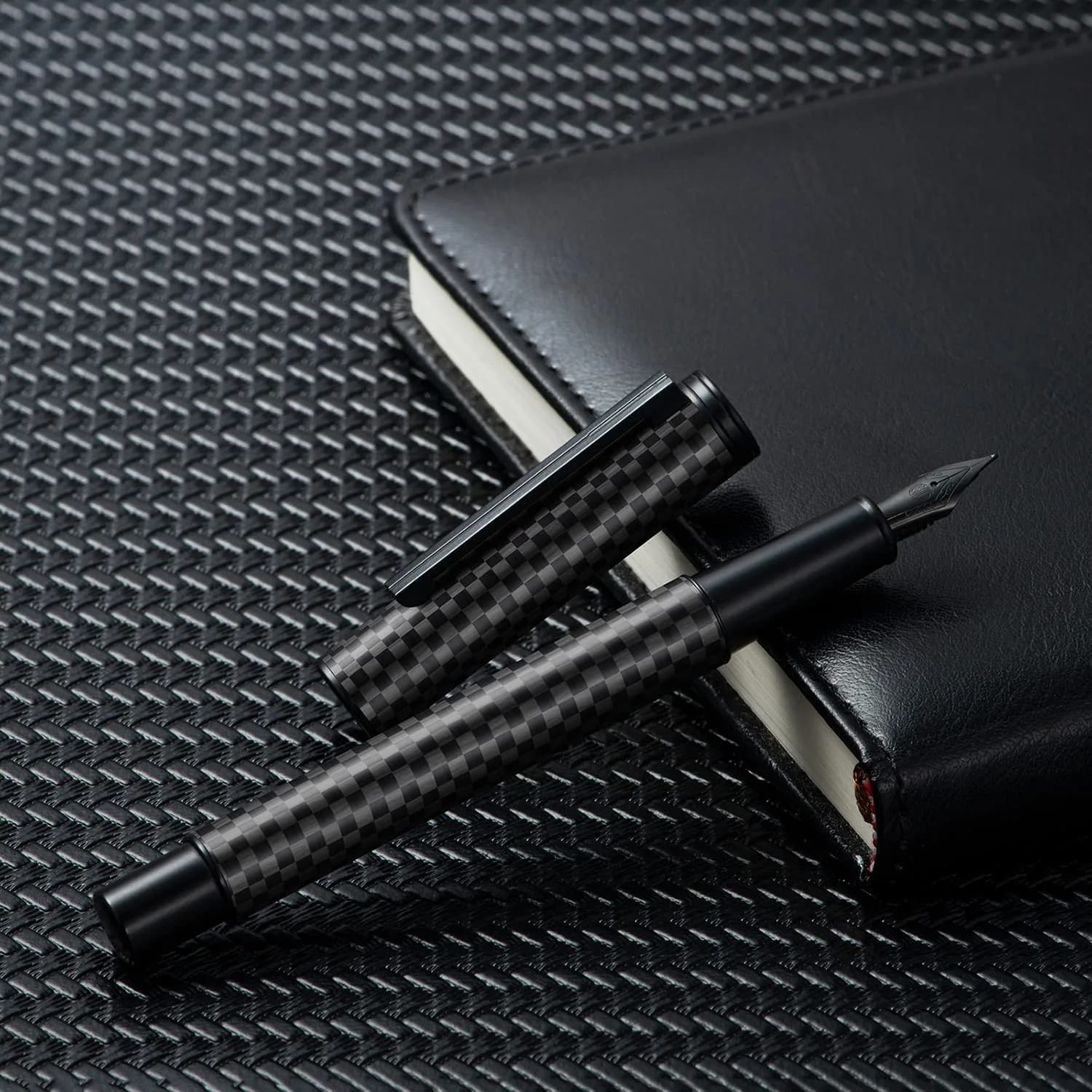 Hongdian Carbon Fiber Fountain Pen Fine Point 0.5mm (13.8cm / 5.4in) | Smooth Writing Experience - view 9