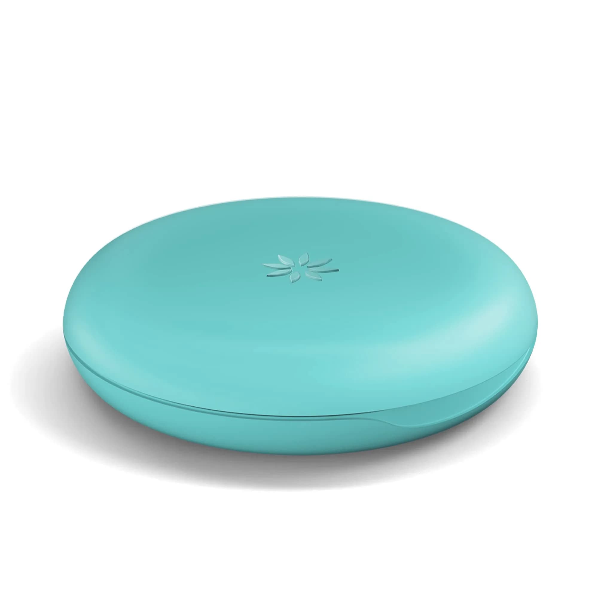 INVISALIGN Mint Aligner and Retainer Case with Magnetic Closure and Ventilated Design - main product image