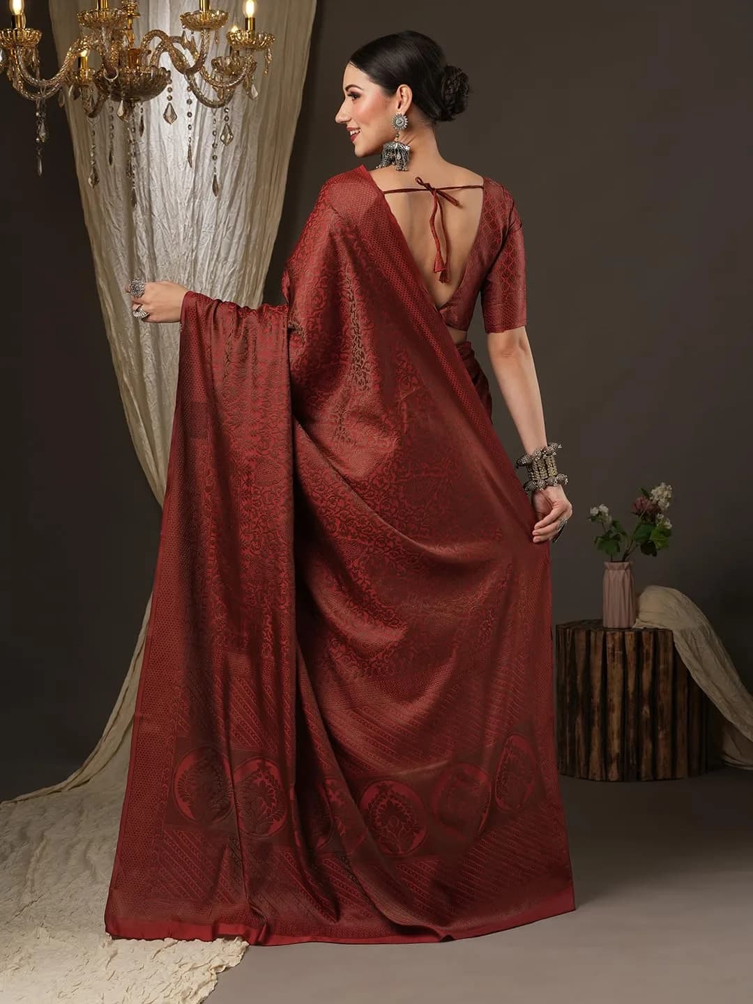 AKHILAM Women's Banarasi Silk Saree with Unstitched Blouse Piece, Maroon, 5.5 m (18.04 ft) | Woven Zari Work for Festivals & Weddings - view 2
