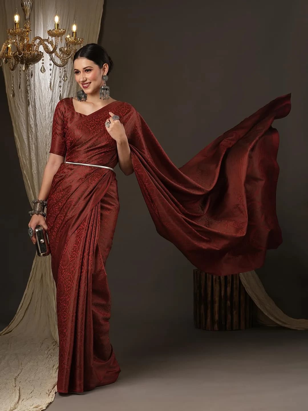 AKHILAM Women's Banarasi Silk Saree with Unstitched Blouse Piece, Maroon, 5.5 m (18.04 ft) | Woven Zari Work for Festivals & Weddings - view 3