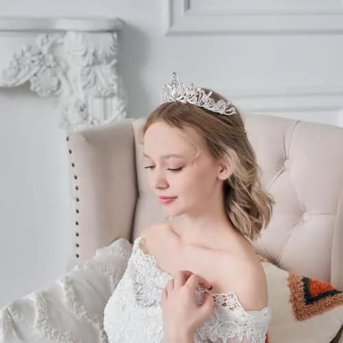 Lovelyshop Clear Crystal Swan Tiara for Women | 18.3cm x 13.5cm (7.2 x 5.3 inches) thumbnail 4