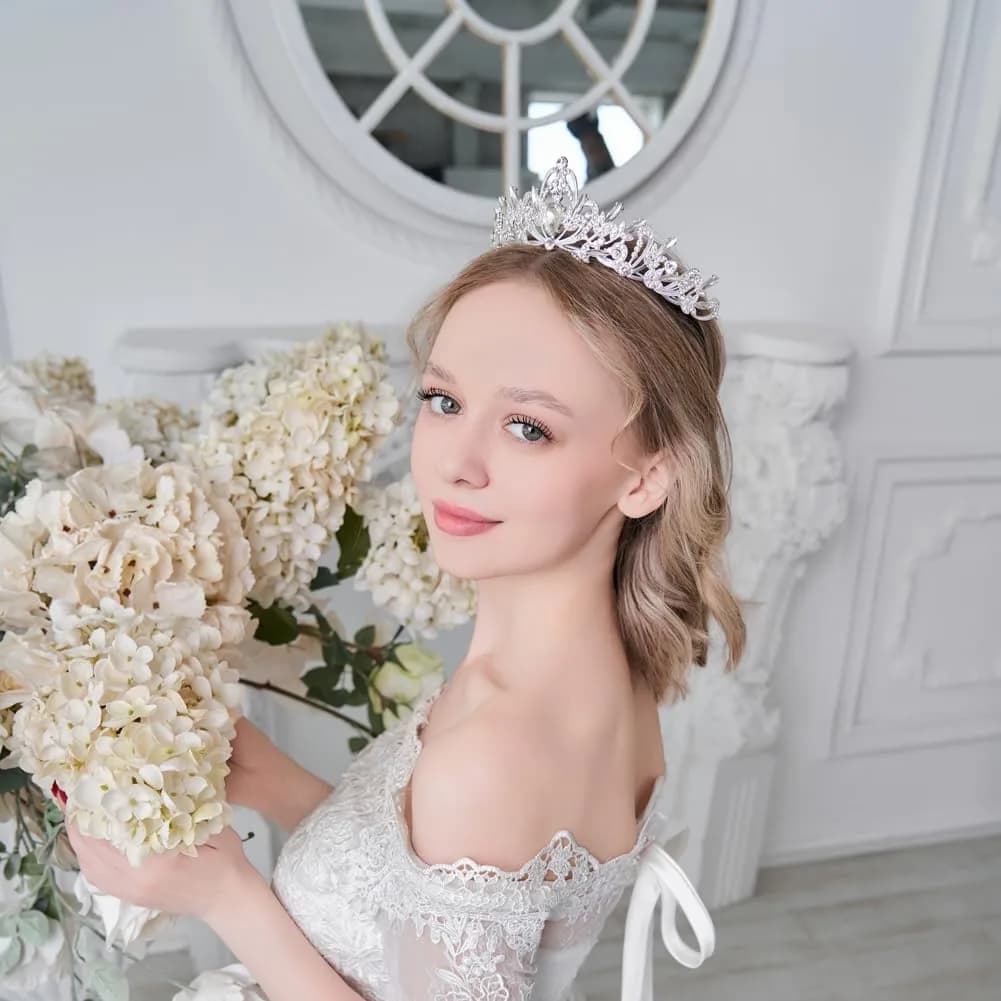 Lovelyshop Clear Crystal Swan Tiara for Women | 18.3cm x 13.5cm (7.2 x 5.3 inches) - view 3
