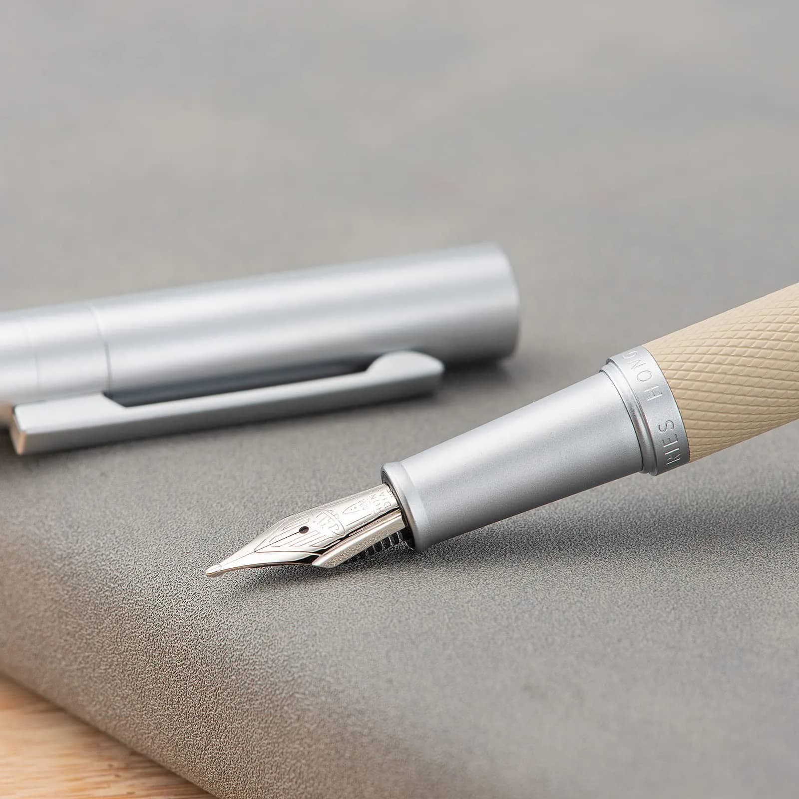 Asvine White Forest Fountain Pen Blade Nib Classic Design Calligraphy Pen with Converter and Metal Pen Case Set - view 6