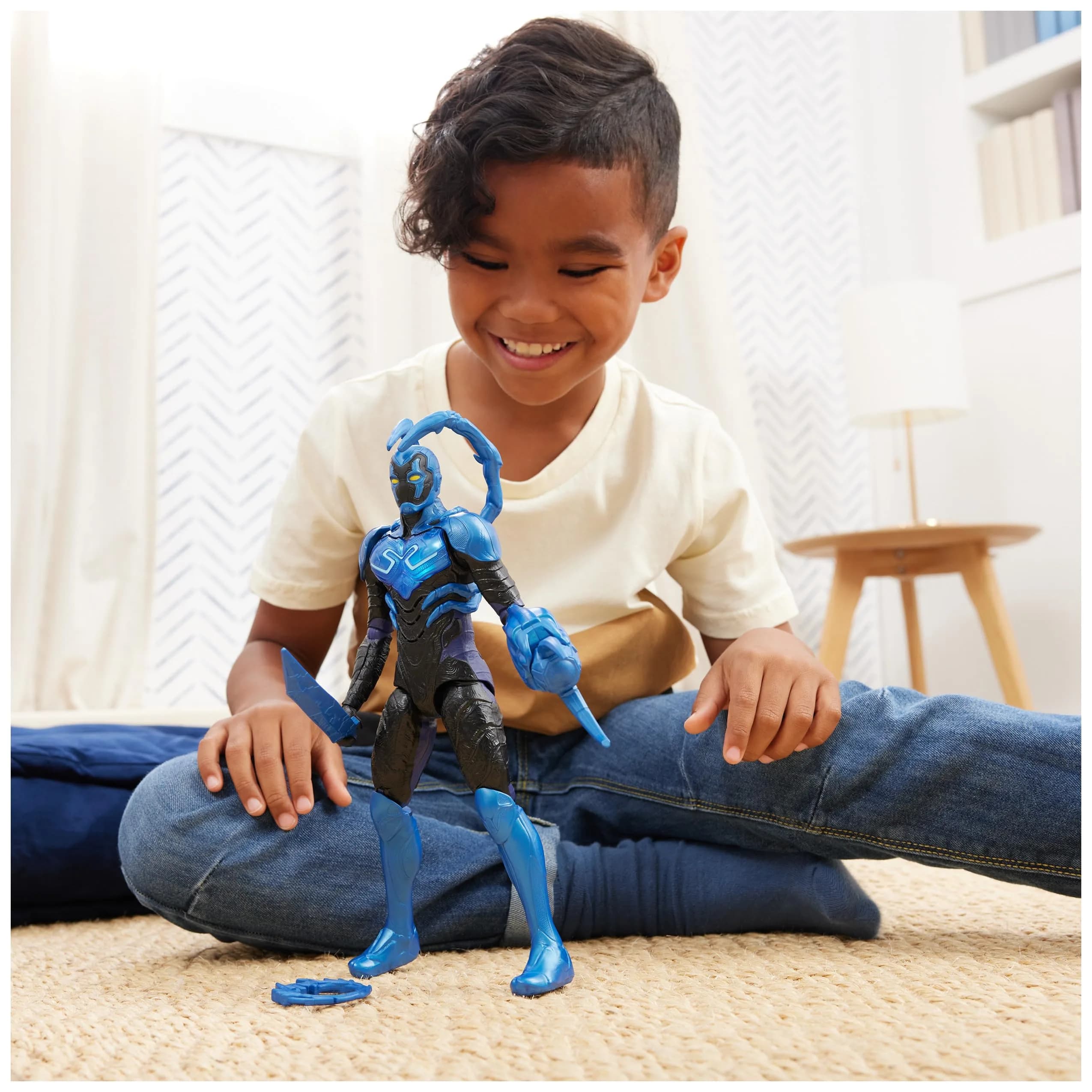 DC Comics Battle-Mode Blue Beetle Action Figure 12-inch (30 cm) | Lights & Sounds - view 8