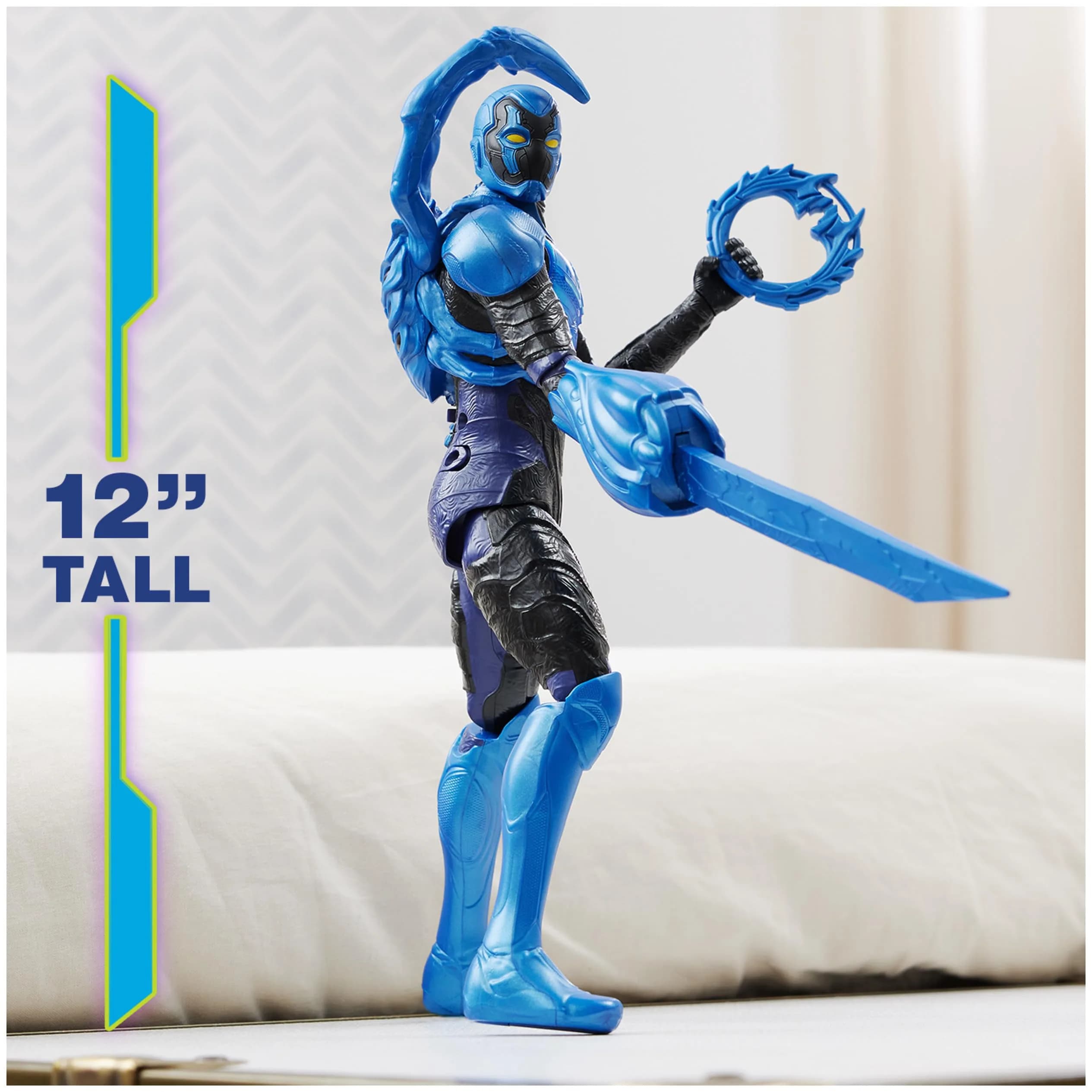 DC Comics Battle-Mode Blue Beetle Action Figure 12-inch (30 cm) | Lights & Sounds - view 3