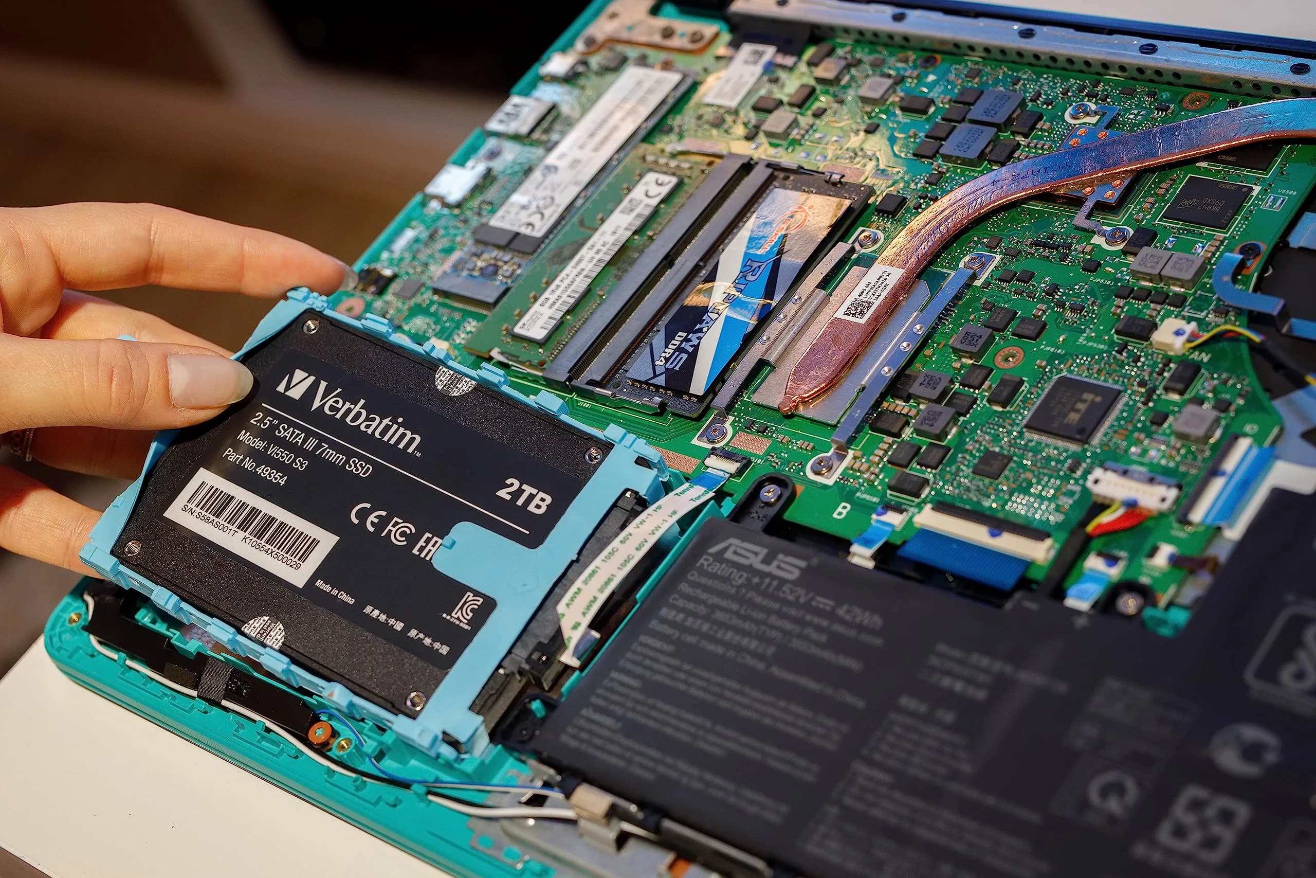 Verbatim Vi550 2TB Internal SSD SATA III 2.5-inch | 550 MB/s Read, 500 MB/s Write - view 3