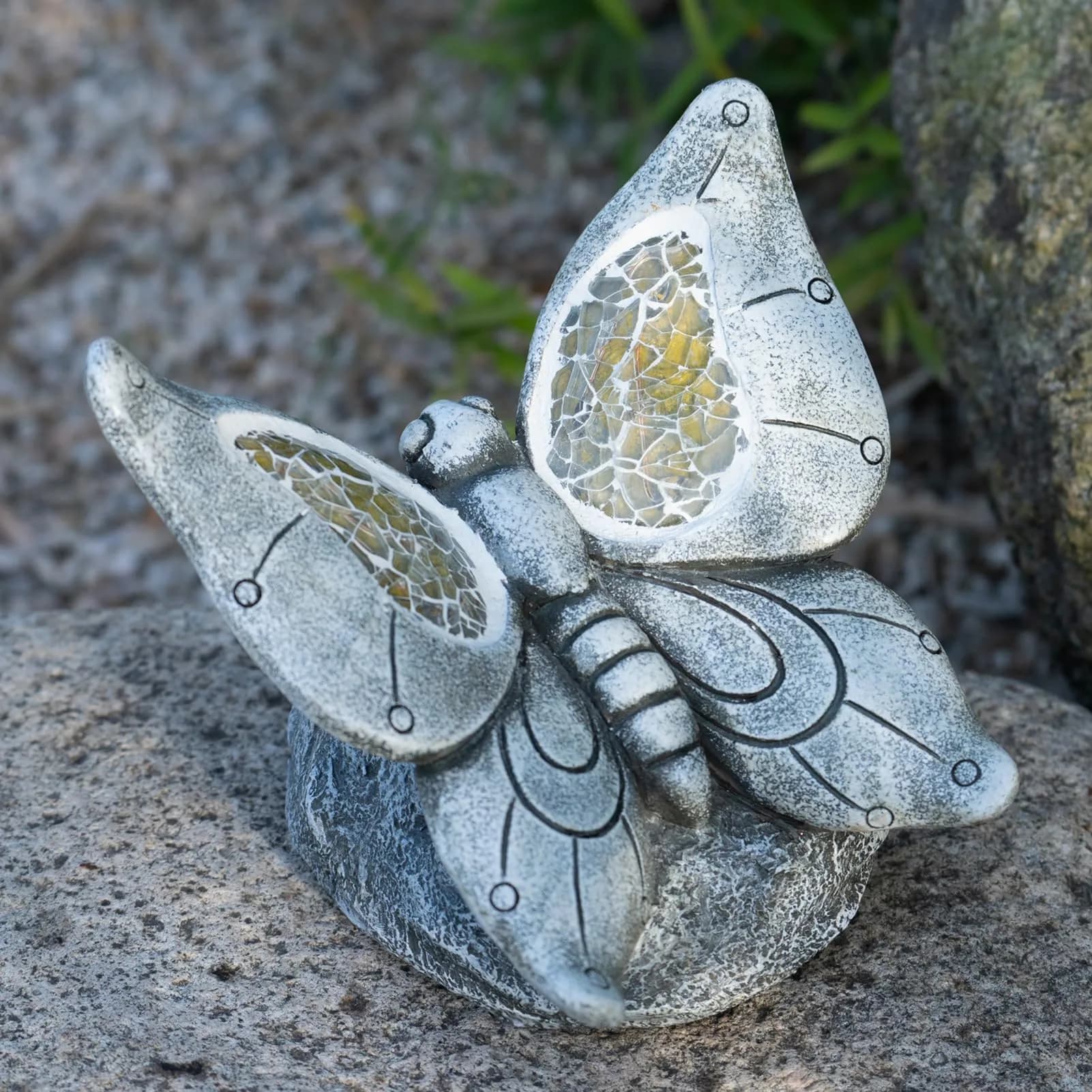 Rezpuao Solar Butterfly Statue 17.0 cm (6.7 inches) | Weatherproof Resin Garden Decor with LED Light - view 6