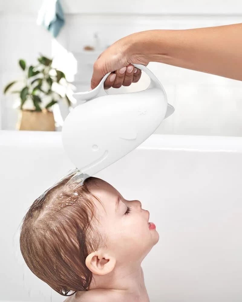 Skip Hop MOBY Tear-Free Bath Rinser Cup with Waterfall Spout, White (710 mL / 24 Fl Oz) | Gentle on Eyes & Ears - view 5