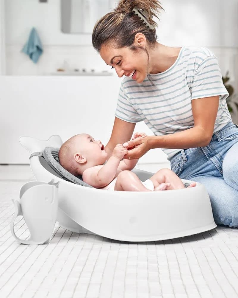 Skip Hop MOBY Tear-Free Bath Rinser Cup with Waterfall Spout, White (710 mL / 24 Fl Oz) | Gentle on Eyes & Ears - view 6