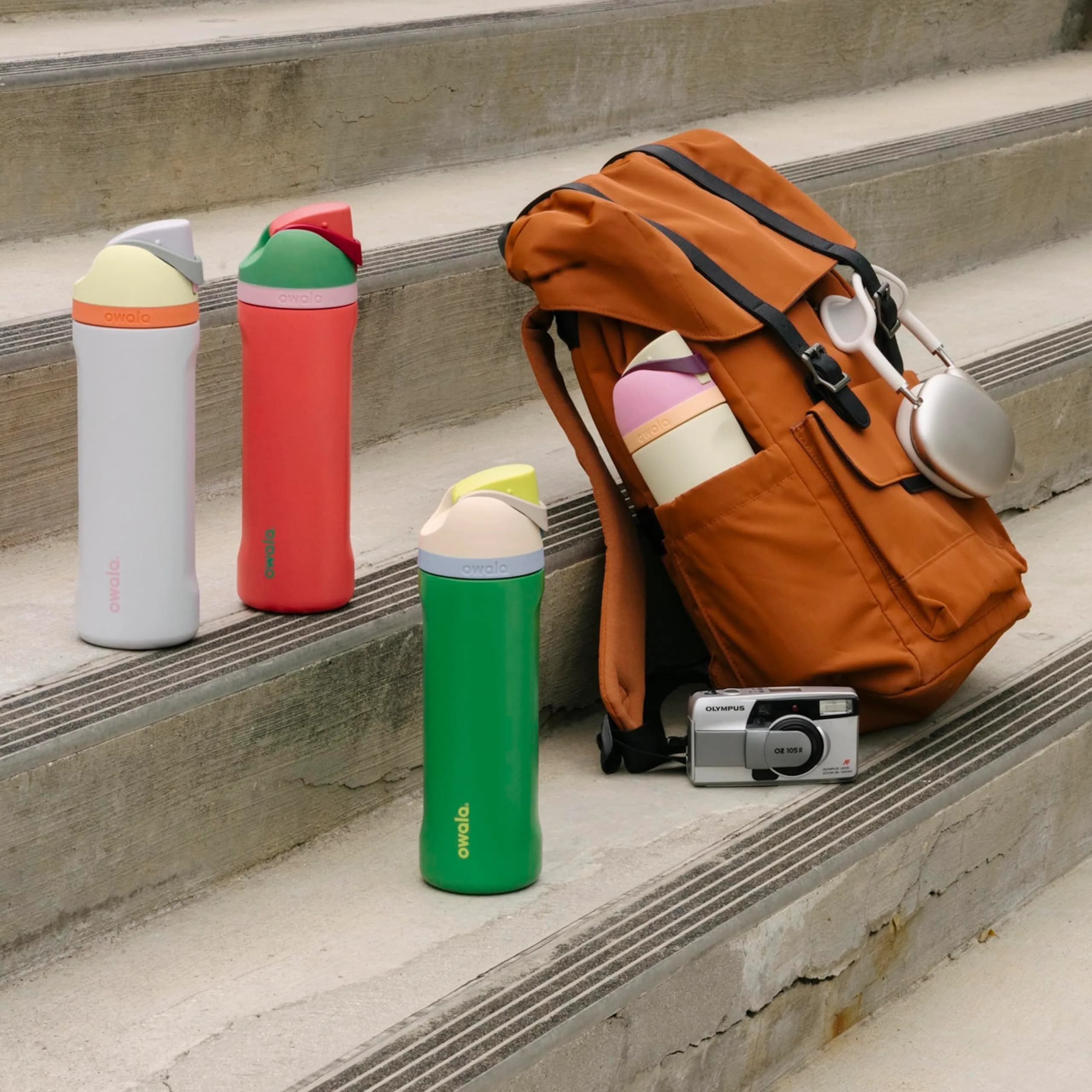 Owala FreeSip Insulated Water Bottle 24 oz (710 ml) | Sip or Swig Dual-Use - view 2