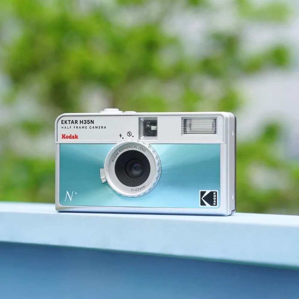 KODAK EKTAR H35N Half Frame Film Camera, 35mm, Reusable, Focus-Free, Bulb Function, Built-in Star Filter, Coated Improved Lens, Glazed Blue (110g) - view 7