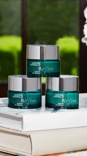 RéVive Moisturizing Renewal Cream Nightly Retexturizer 1.7 Oz | Hydrates & Exfoliates thumbnail 4