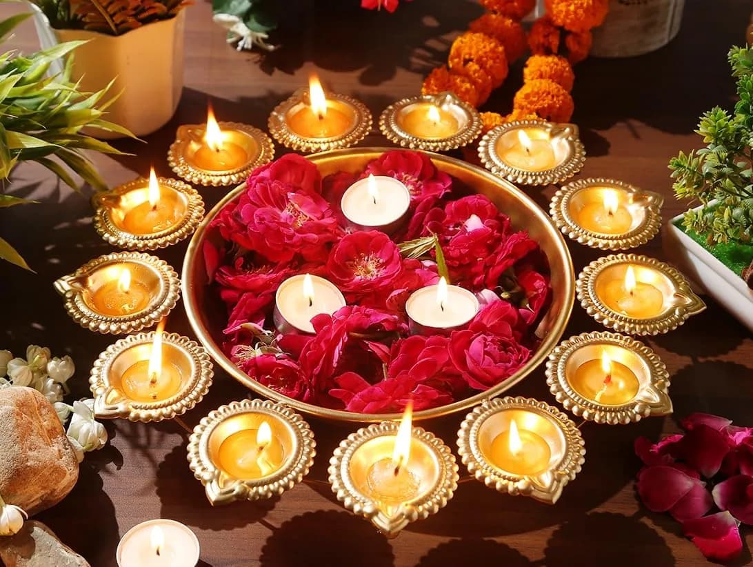 Ayurveda Copper Gold Candle Holder Urli 36cm (14 Inches) | Traditional Indian Decorative Bowl for Floating Flowers - view 4