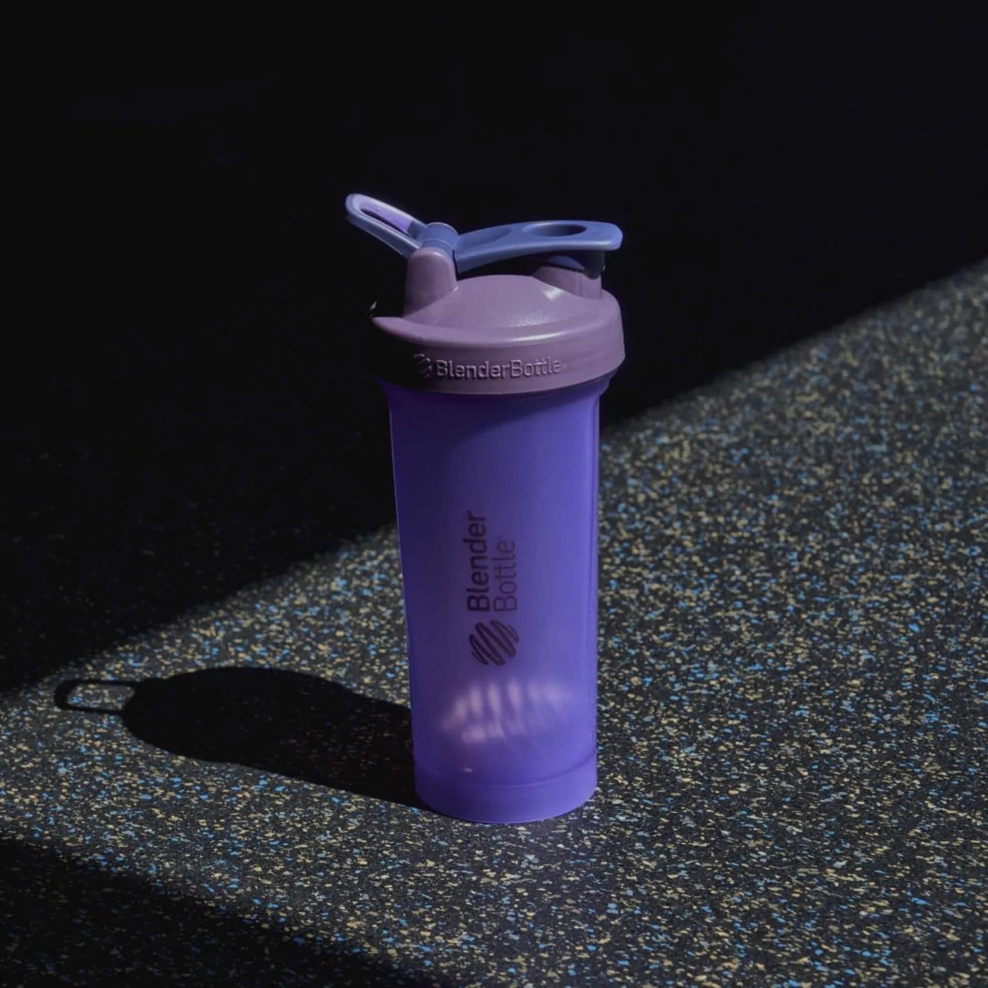 BlenderBottle Classic V2 Shaker Bottle 800ml (28 oz) | Mixes Protein Smoothies Effortlessly - view 6