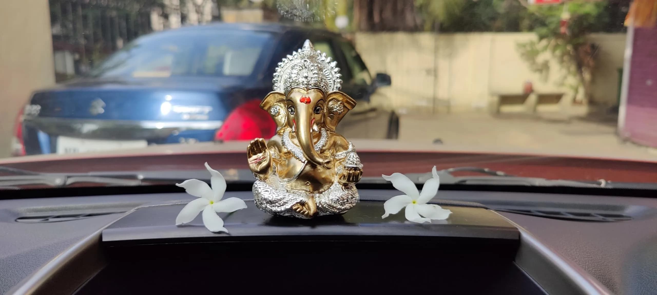 Gold Art India Ganesha Idol 8.89 cm (3.5 Inches) | Antique Silver Plated Lord Ganesha Statue for Car Dashboard, Home Decor, Luck & Success - view 8