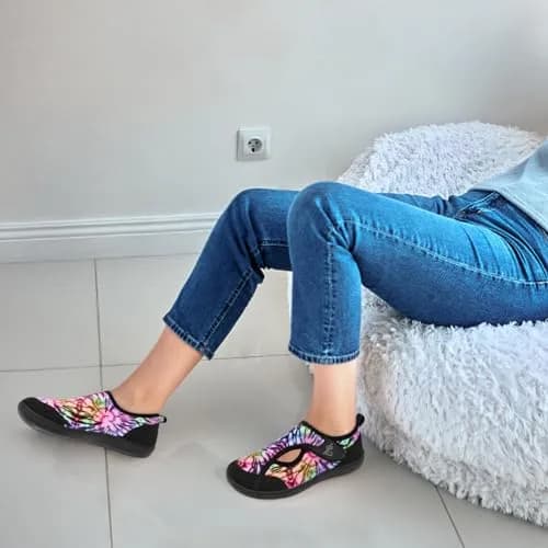 LeIsfIt Women's Wide Diabetic Slippers with Adjustable Hook & Loop, Plush Lined Indoor Outdoor House Shoes, Black Multi, Size 8 Wide thumbnail 3