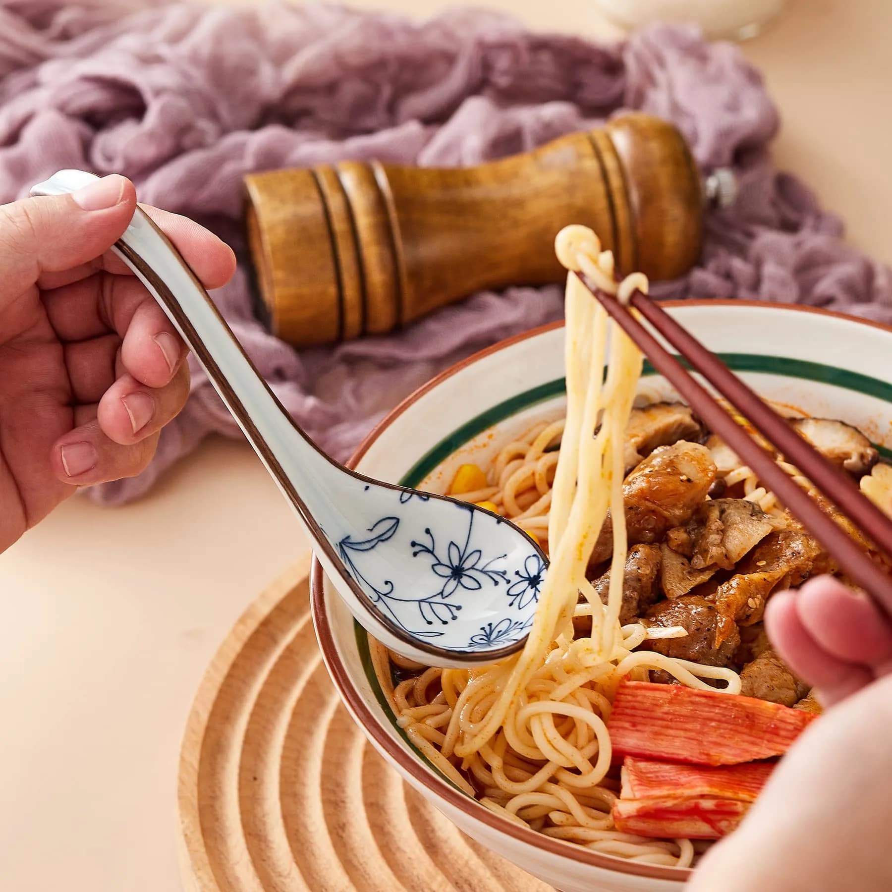 Hoilse Ceramic Asian Soup Spoons Set of 8 - Blue | 16.5cm (6.5in) Easy-Grip Long Handle - view 7