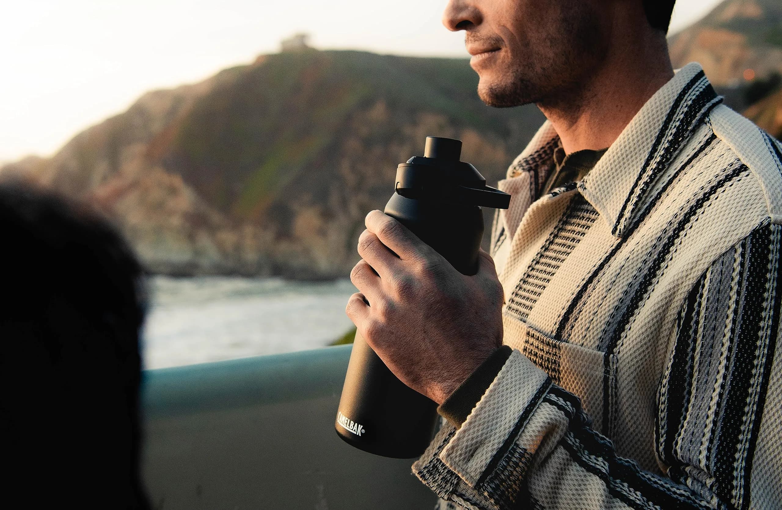 CamelBak Chute Mag 32oz Desert Sunrise Water Bottle | Magnetic Cap, Vacuum Insulated thumbnail 2