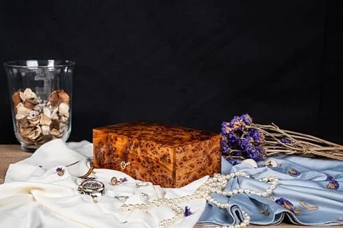 BAZAARDI Hand Carved Wooden Jewelry Box 6x4.35x3 in | Lockable Moroccan Thuya Burl thumbnail 4