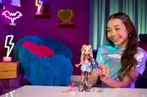 Monster High Lagoona Blue Doll in Cargo Pants | Poseable Sea Monster with Accessories for Kids 4+ thumbnail 2