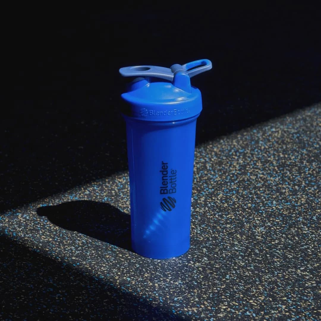 BlenderBottle Classic V2 Shaker Bottle 28 oz (828 ml) Reflex Blue | Patented Mixing System - view 6