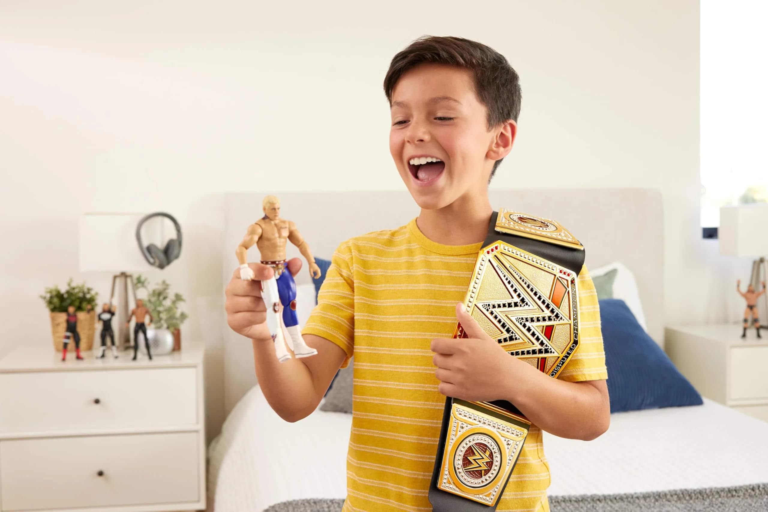 Mattel WWE Undisputed Universal Championship Title Belt Accessory for Kids | 3+ ft Long, Adjustable, Authentic Style thumbnail 2